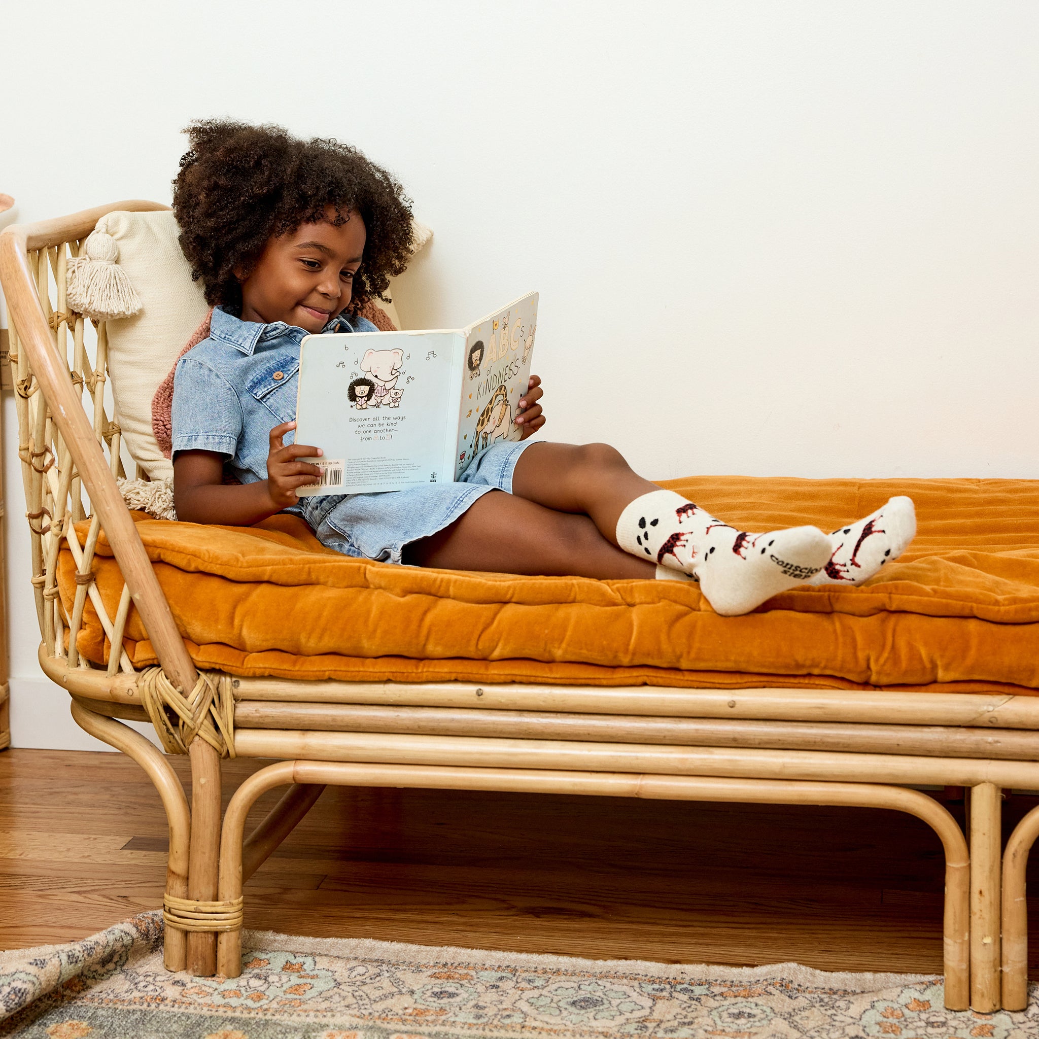 Kids Socks that Protect Giraffes - Conscious Step